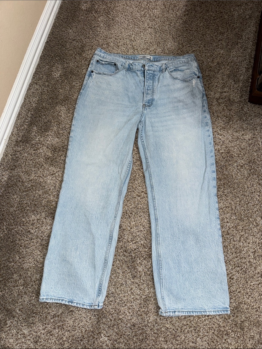 Abercrombie & Fitch Light Wash 90s Baggy Low Rise Straight-Leg Jeans